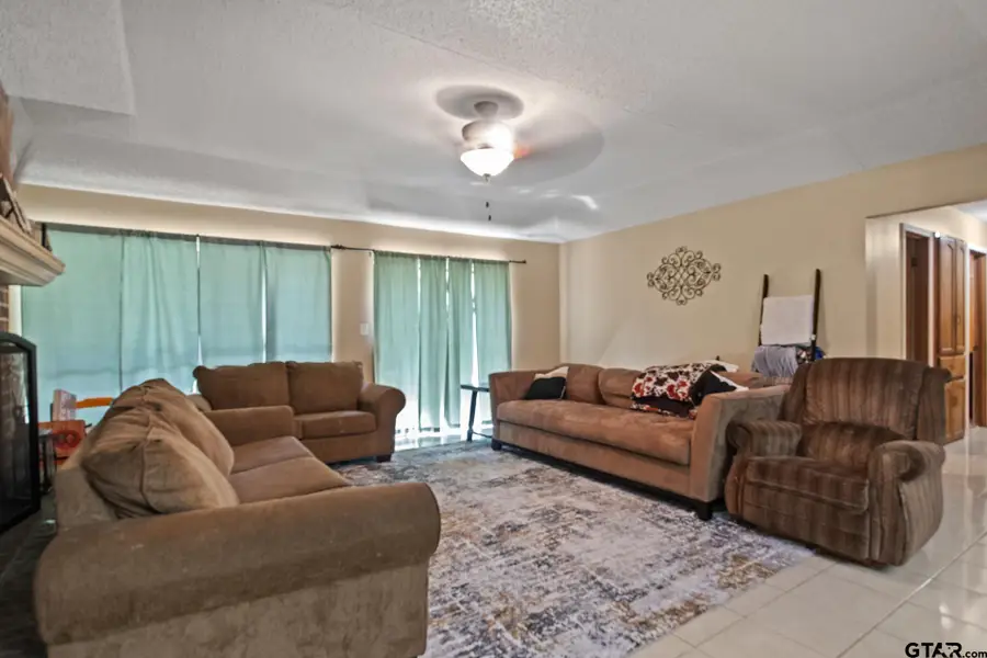 206 Carr Dr, Mount Pleasant, TX 75455 - #3