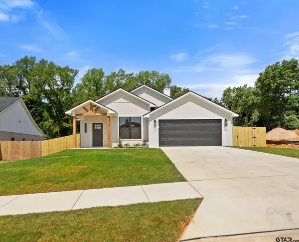 16430 Crossing Circle, Lindale,  75771
