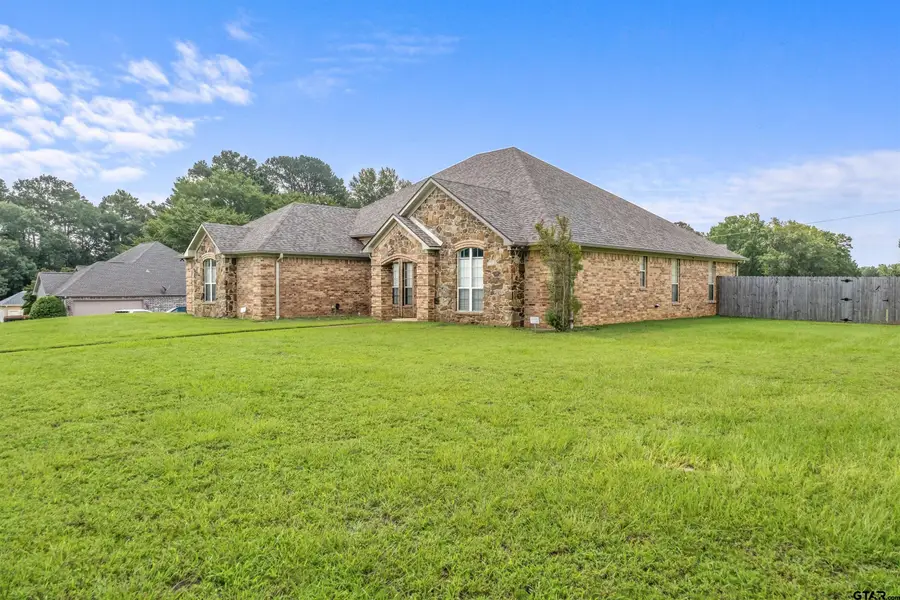 200 Saint Andrews Dr, Palestine, TX 75803 - #3