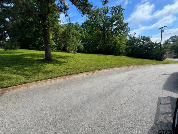 000 Stephanie Dr., Palestine, TX 75803