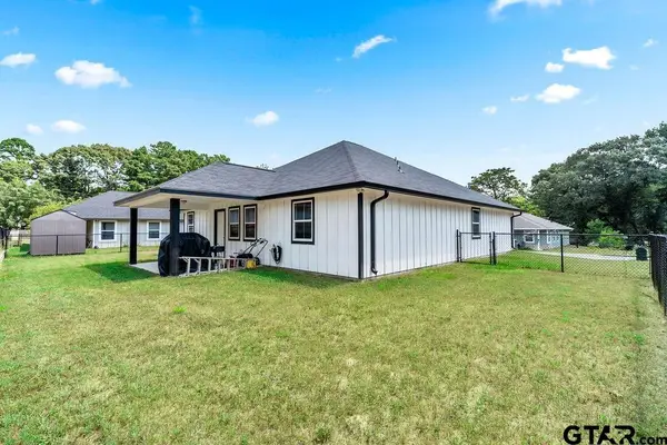 429 Garrett Cir, Winona,  75792