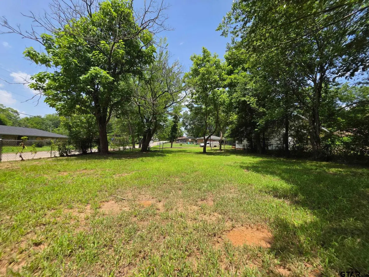 250 Cedar St, Jacksonville, TX 75766 - #1