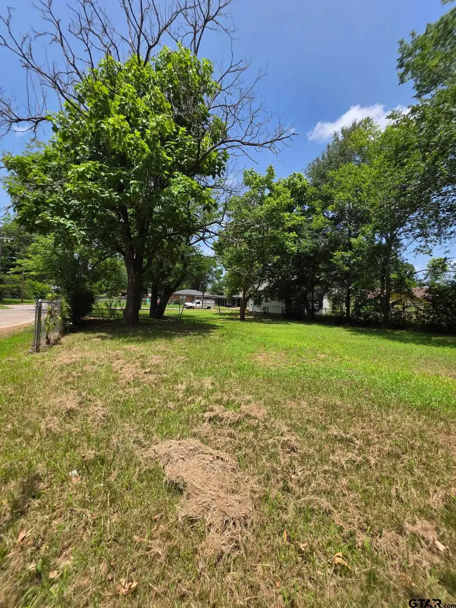 250 Cedar St, Jacksonville, TX 75766 - #2