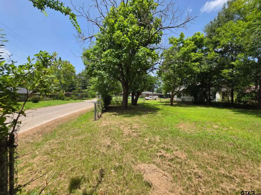 250 Cedar St, Jacksonville, TX 75766 - #3