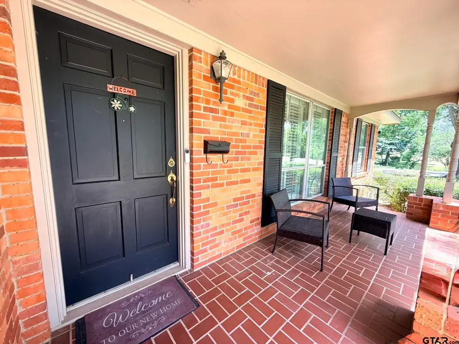 926 Circle Dr., Jacksonville, TX 75766 - #3