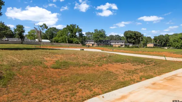 406 Mary Lane, Troup,  75789