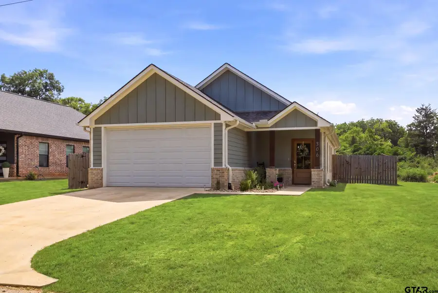 306 Bradford St, Arp, TX 75750 - #2