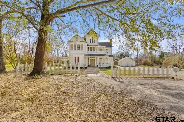 301 W Larissa, Jacksonville,  75766