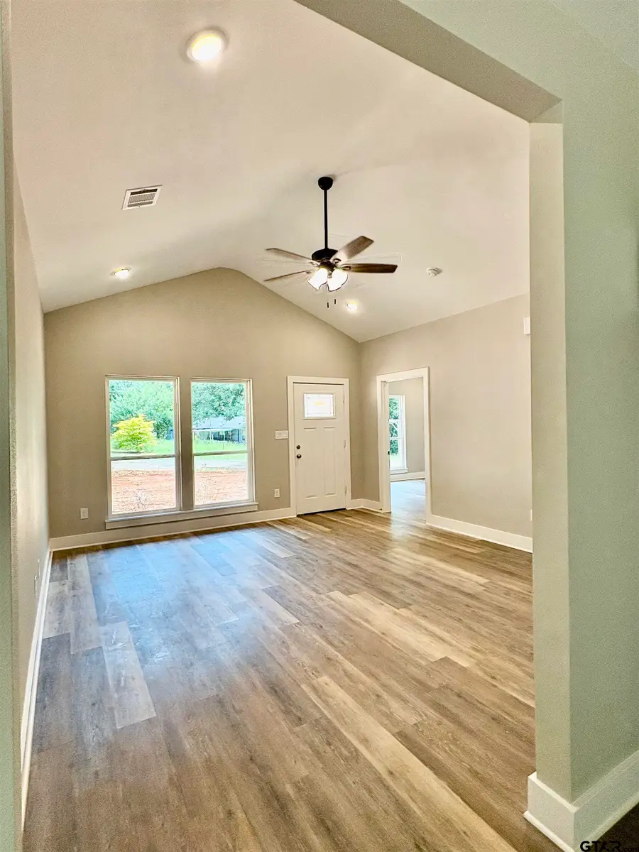 682 El Paso Dr, Shadybrook, TX 75757 - #2