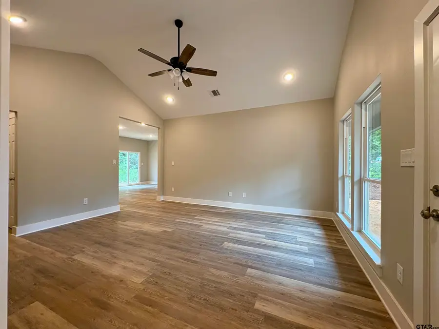 682 El Paso Dr, Shadybrook, TX 75757 - #3