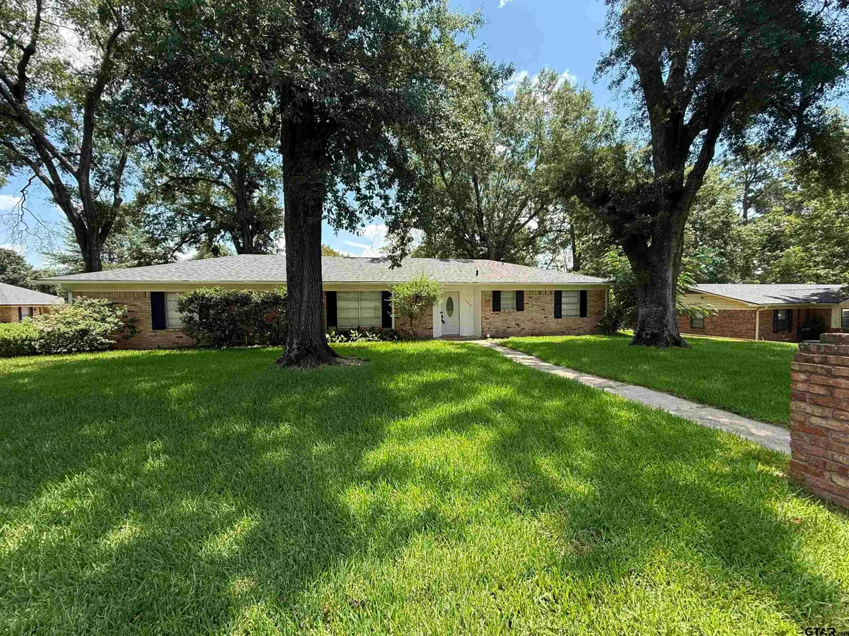 1302 Woodland Hills Dr., Tyler, TX 75701 - #1