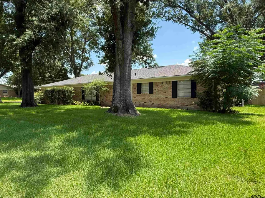 1302 Woodland Hills Dr., Tyler, TX 75701 - #2