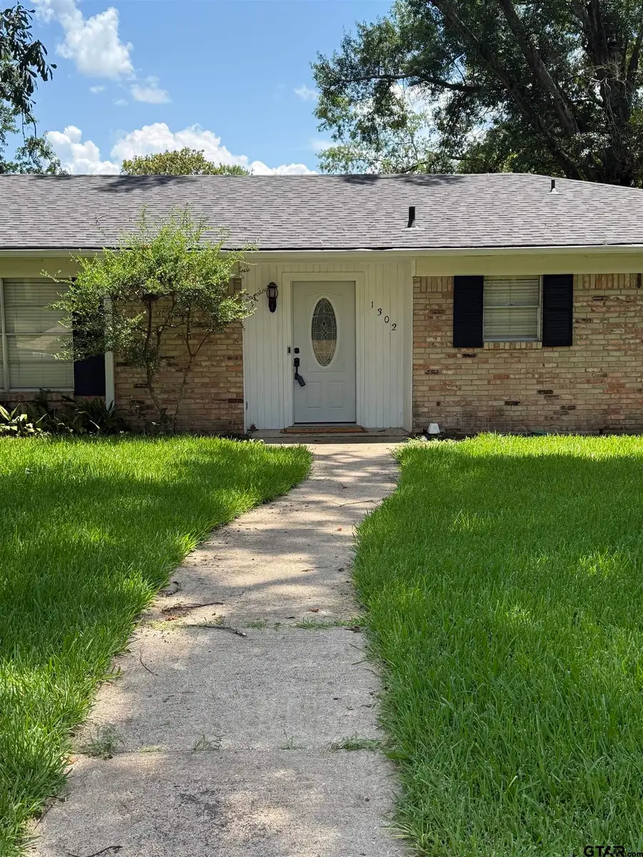 1302 Woodland Hills Dr., Tyler, TX 75701 - #3