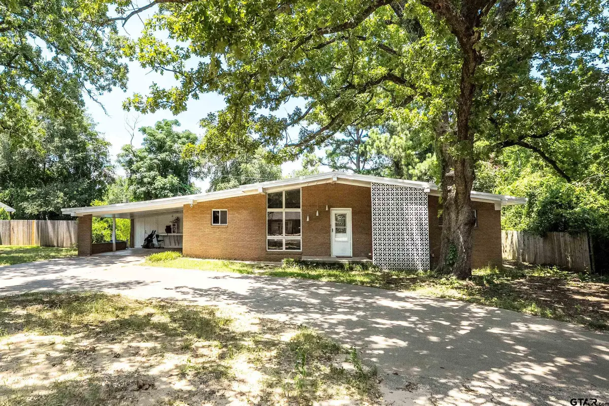 104 W Cayuga Dr, Athens, TX 75751 - #1