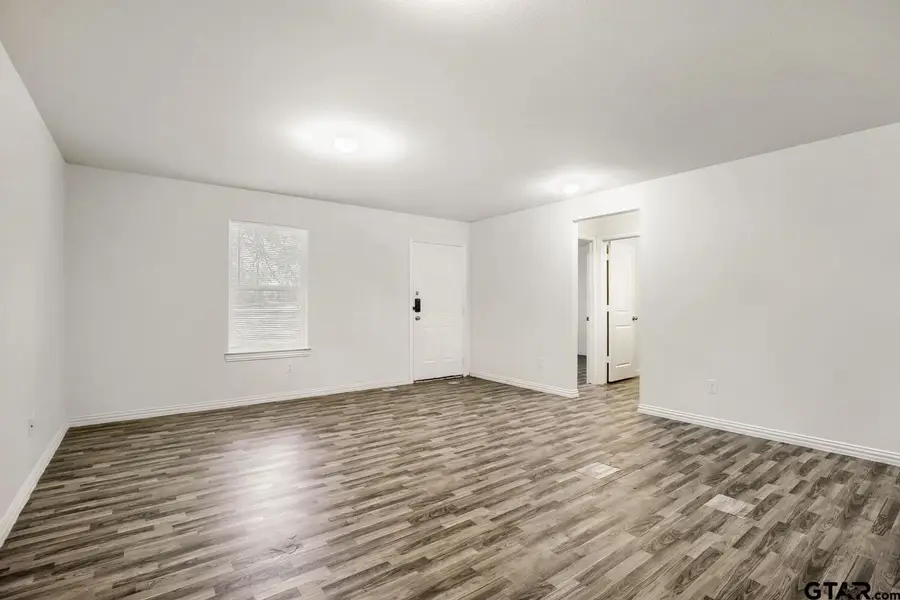 1221 N Whitten Ave, Tyler, TX 75702 - #3