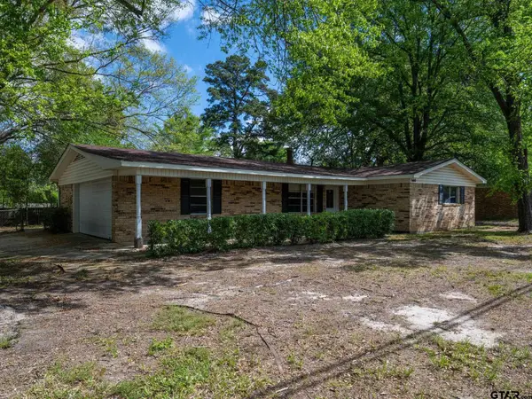 300 Robert E. Lee, Tyler,  75703