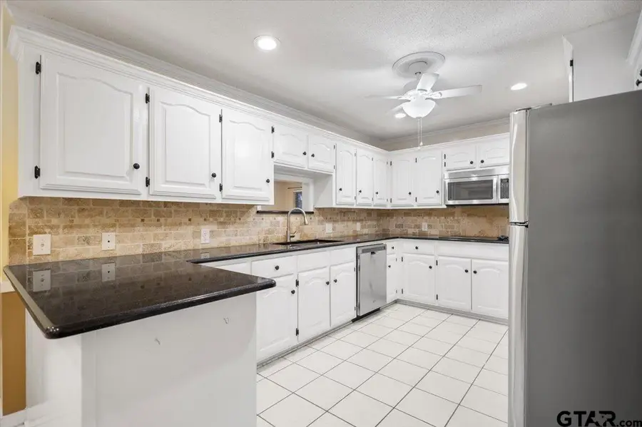 121 Crestview St, Chandler, TX 75758 - #3