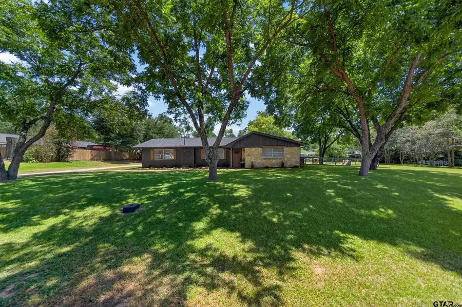 2425 Live Oak St, Jacksonville, TX 75766 - #2