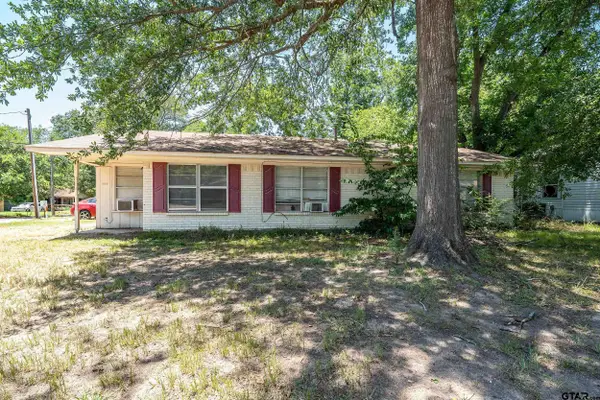 500 W Myrtle St, Winnsboro,  75494