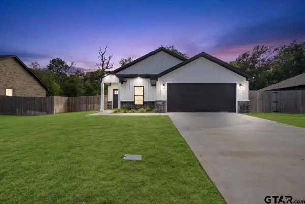 16134 Crossing Circle, Lindale,  75771