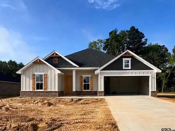 332 Erica Way, Lindale,  75771