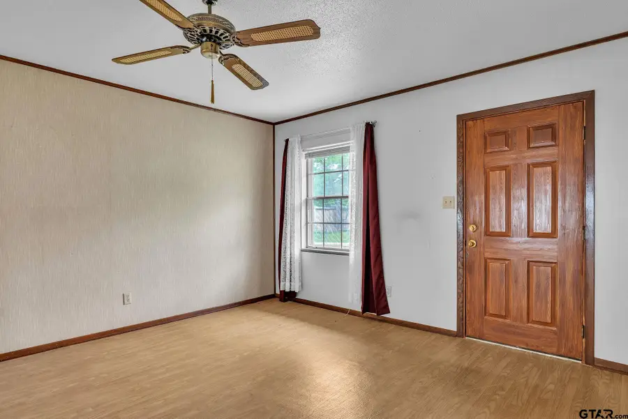 600 N Lake St, Waskom, TX 75692 - #3