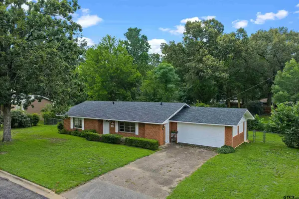 612 Leach St, Kilgore,  75662