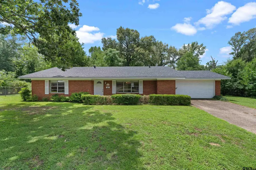 612 Leach St, Kilgore, TX 75662 - #2
