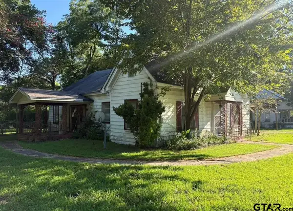 201 W Daingerfield St., Omaha,  75571