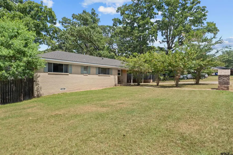 118 Hillcrest Dr, Palestine, TX 75801 - #3