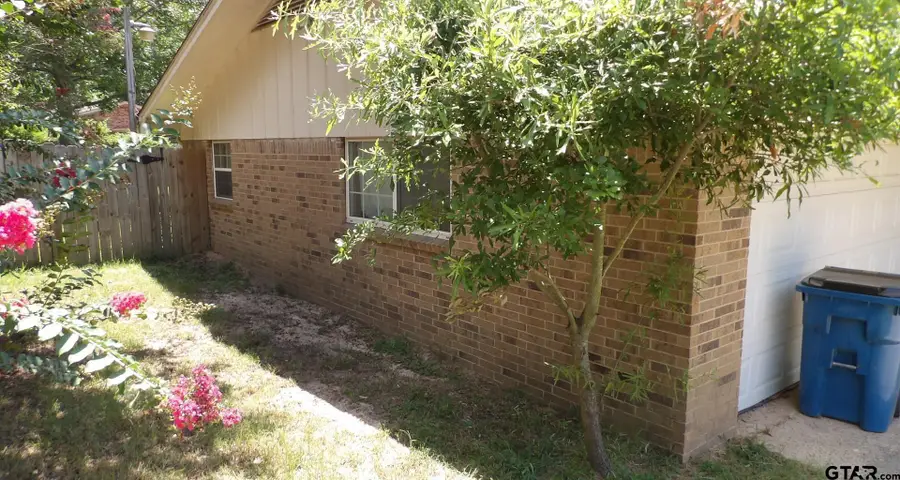 412 Angelina St, Jacksonville, TX 75766 - #3
