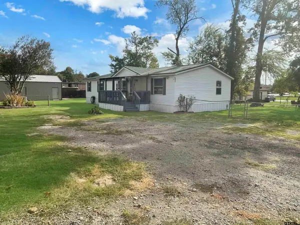 181 Cyclone St., Waskom, TX 75692