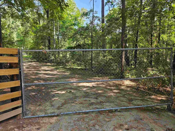21415 Apache, Tyler, TX 75705