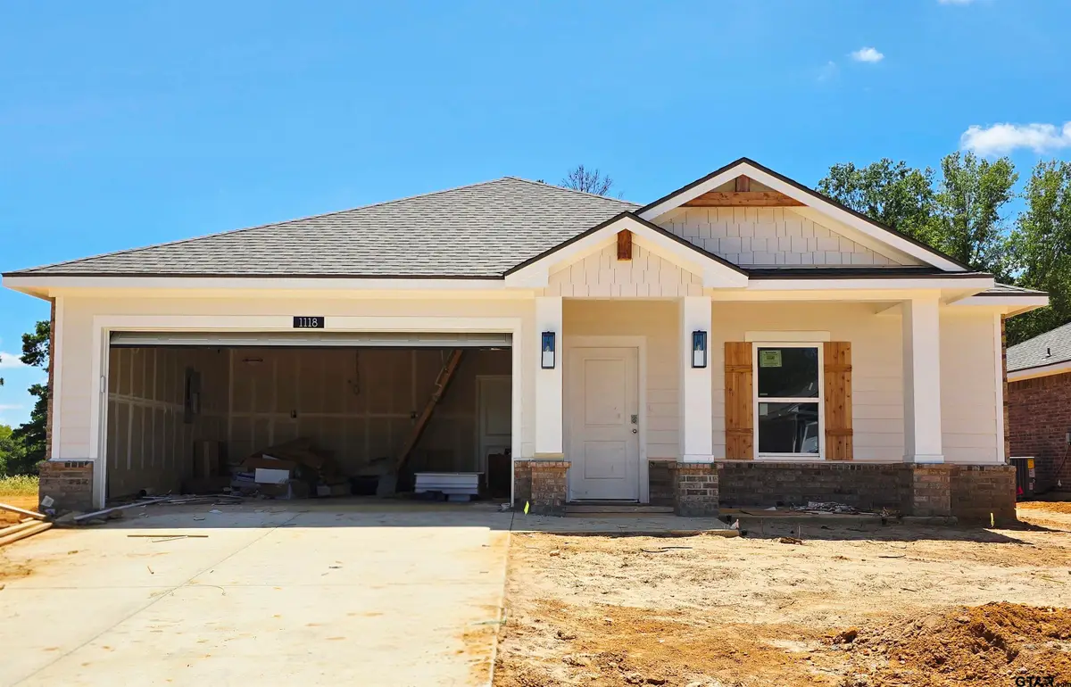 1118 Park Meadows Dr., Whitehouse, TX 75791 - #1