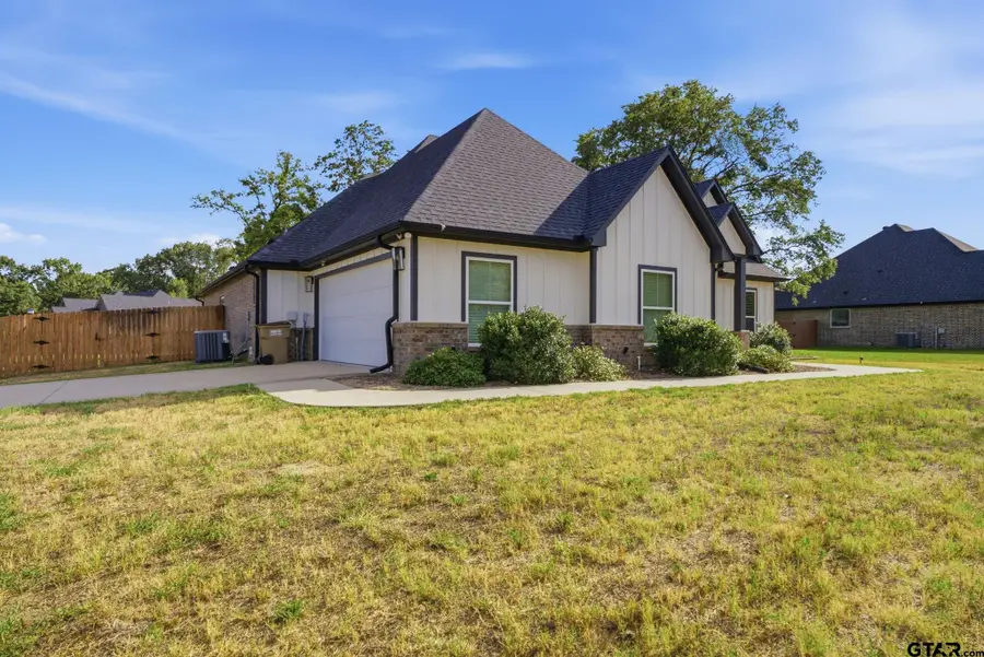 158 Forest View Dr., Mineola, TX 75773 - #2