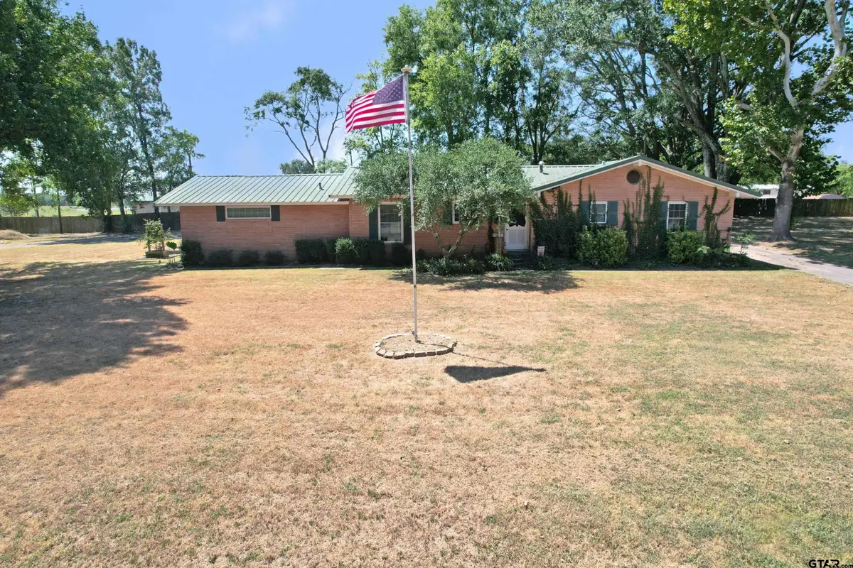 111 E Oak St, Yantis, TX 75497 - #1