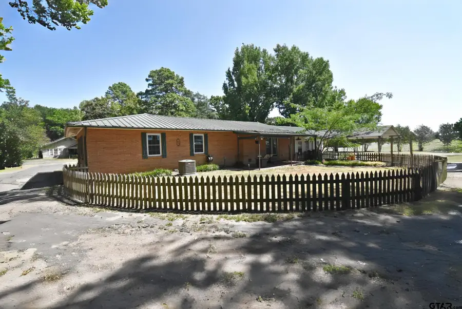 111 E Oak St, Yantis, TX 75497 - #2