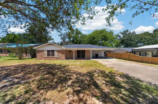 3041 Lakewood Dr, Tyler, TX 75702