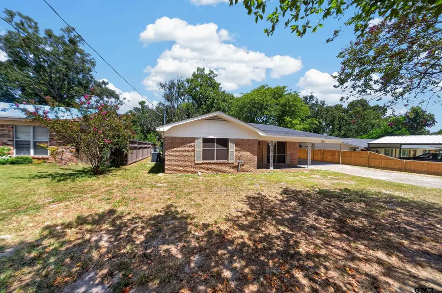 3041 Lakewood Dr, Tyler, TX 75702 - #3