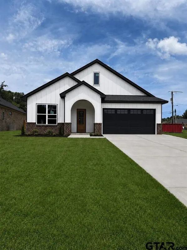3902 French Dr, Longview, TX 75604