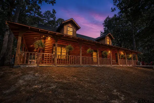 333 Dogwood Trl, Holly Lake Ranch, TX 75765