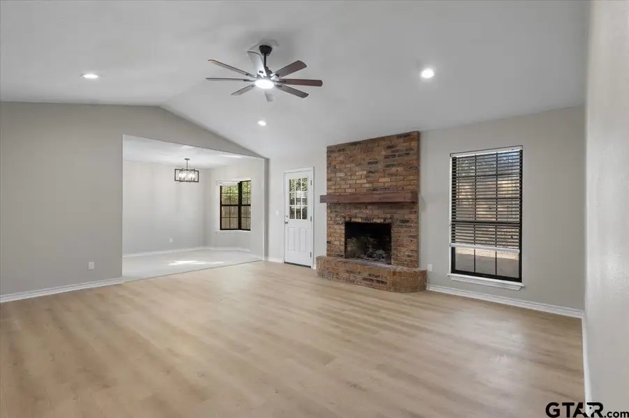 907 Peggy Dr., Whitehouse, TX 75791 - #3