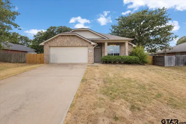 386 Molly, Lindale, TX 75771