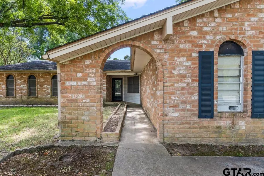 2975 Lynn Drive, Longview, TX 75604 - #2