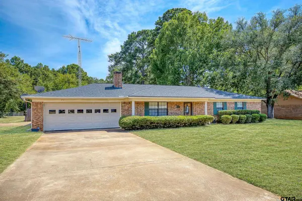 202 W Clover Lane, Palestine, TX 75803