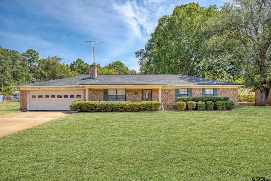 202 W Clover Lane, Palestine, TX 75803 - #2