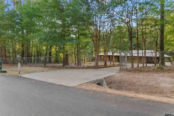 15236 Hillview Rd, Tyler, TX 75703