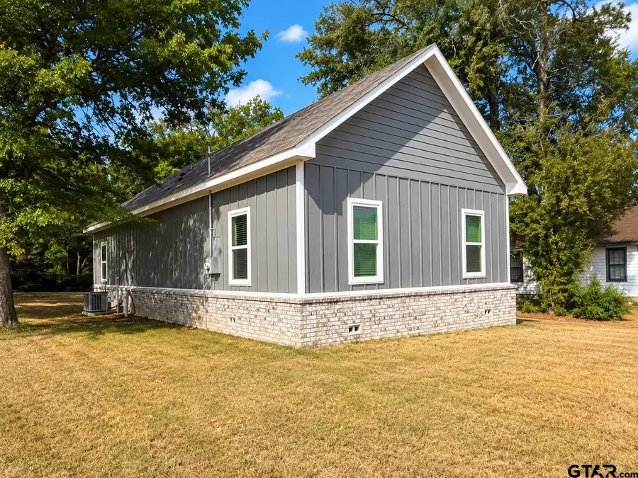 102 E Hillsboro, Tyler, TX 75702 - #2