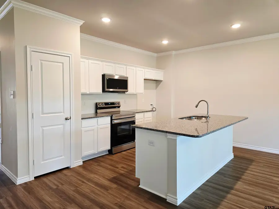 6102 Hidden Hills Drive, Tyler, TX 75703 - #2
