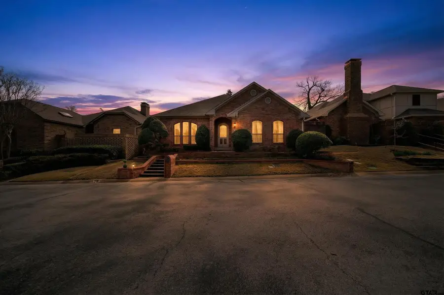 504 Hyde Park Dr, Tyler, TX 75701 - #2